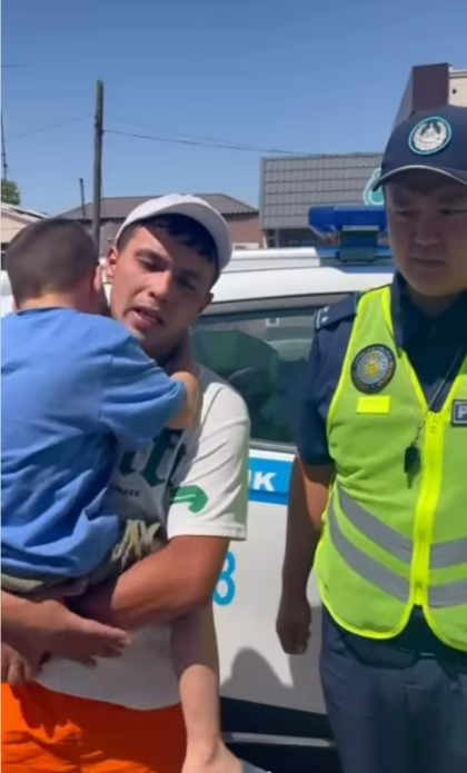 АУТИЗМ ДИАГНОЗЫ БАР БАЛАНЫ ТАУЫП, ӘКЕСІНЕ ТАБЫСТАДЫ