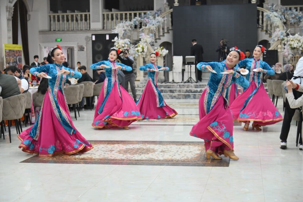 ҰЙҒЫР ЭТНОСЫНЫҢ ТІЛІ МЕН ӨНЕРІ — РУХАНИ БІРЛІКТІҢ КӨРІНІСІ