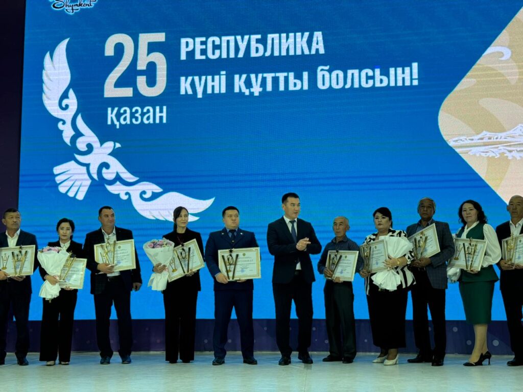 ШЫМКЕНТТЕ РЕСПУБЛИКА КҮНІНЕ АРНАЛҒАН МЕРЕКЕЛІК ІС-ШАРА ӨТТІ