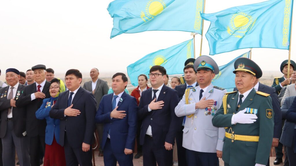 ҚАРАУЫЛТӨБЕДЕГІ МЕМЛЕКЕТТІК ТУ КӨТЕРУ РӘСІМІ