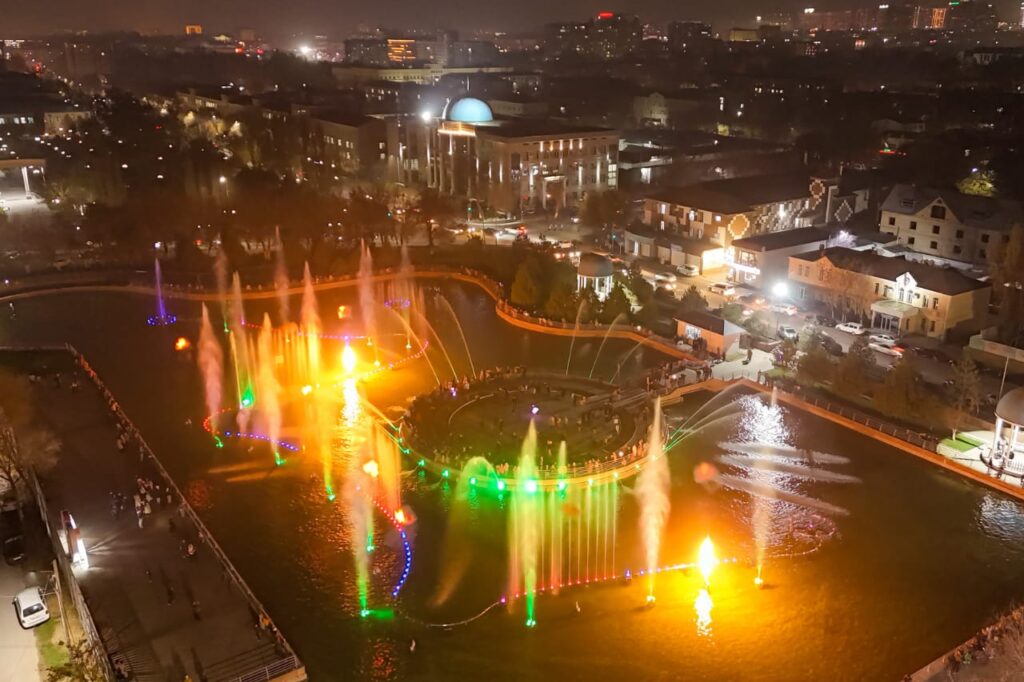 ШЫМКЕНТТЕ ЗАМАНАУИ МУЗЫКАЛЫ-ЛАЗЕРЛІ СУБҰРҚАҚ ІСКЕ ҚОСЫЛДЫ