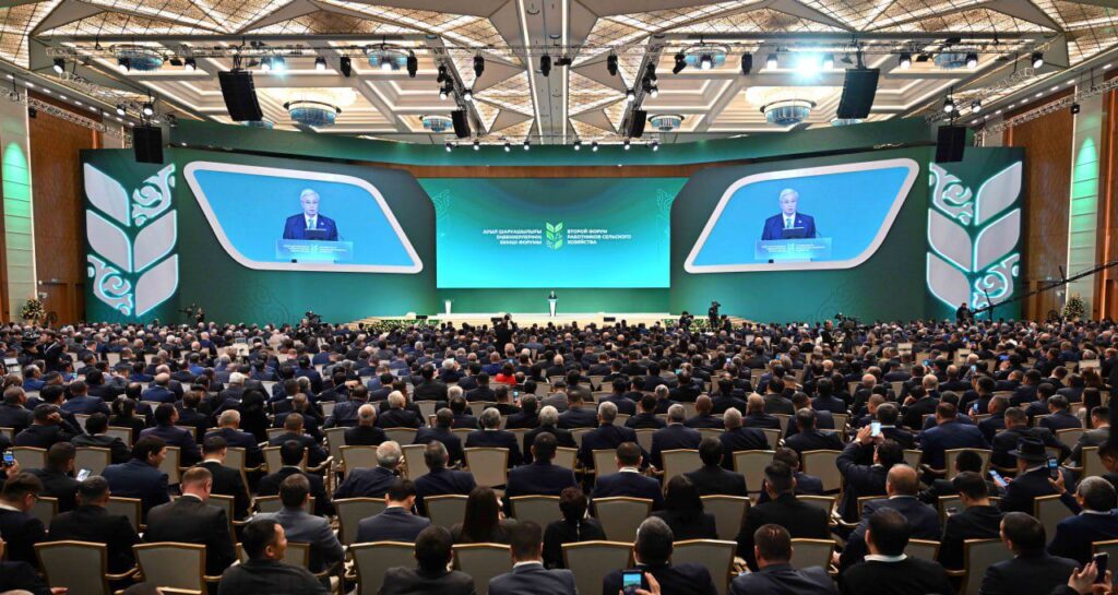 ПРЕЗИДЕНТ ТОҚАЕВ ЕЛІМІЗДІҢ АГРОСАЛАСЫН ДАМЫТУҒА БАҒЫТТАЛҒАН НАҚТЫ МІНДЕТТЕРДІ АТАДЫ