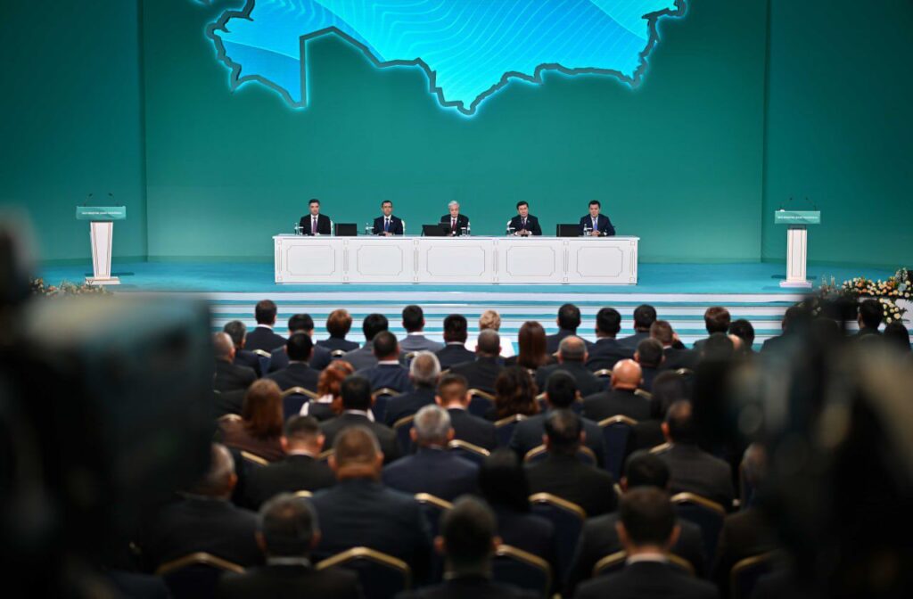 МЕМЛЕКЕТ БАСШЫСЫ: «ӘКІМ — ЕҢ АЛДЫМЕН, ХАЛЫҚПЕН ТІКЕЛЕЙ ЖҰМЫС ІСТЕЙТІН МЕМЛЕКЕТТІК ҚЫЗМЕТШІ»