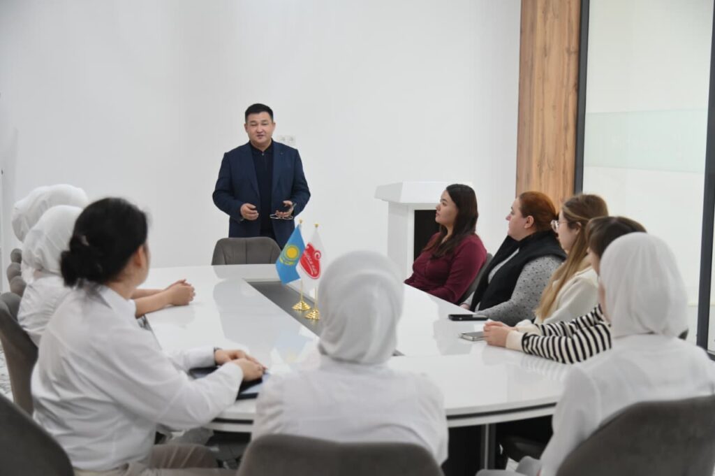 «САЙРАМ НАН» ҰЖЫМЫНДА ЖАҢА КОНСТИТУЦИЯ ТҮСІНДІРІЛДІ